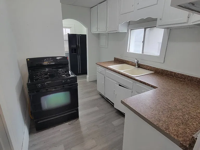 332 Noble Ave — Photo 4