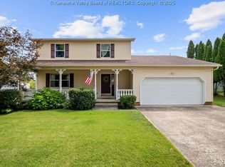 204 Taylor Dr, Hurricane, WV 25526