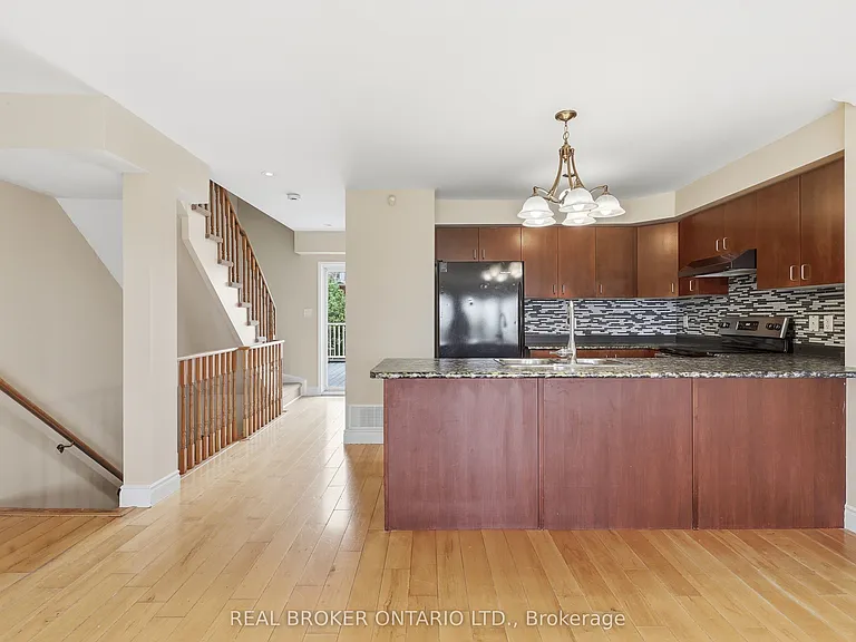 3985 Eglinton Ave W — Photo 10