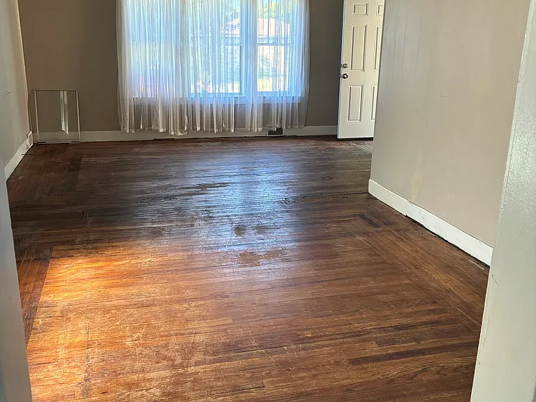 2476 Bellevue St — Photo 8