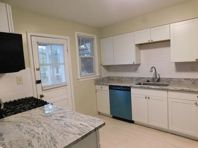 1460 W 6th Ave #A — Photo 3