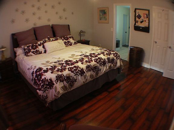 2nd image of 1016 SE 17th Pl
