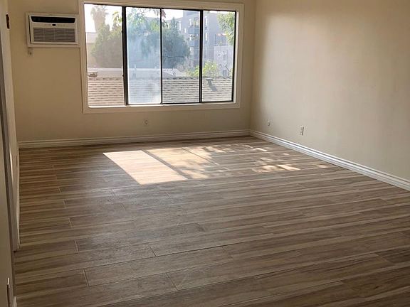 5th image of 1255 Seward St APT 211