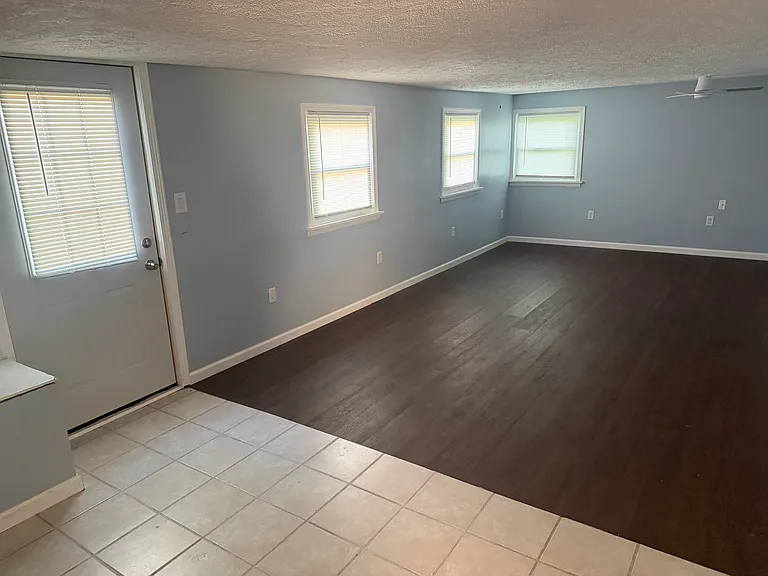 345 N Wolf Creek St — Photo 8