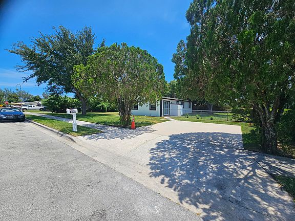 5th image of 1605 W 10th Street