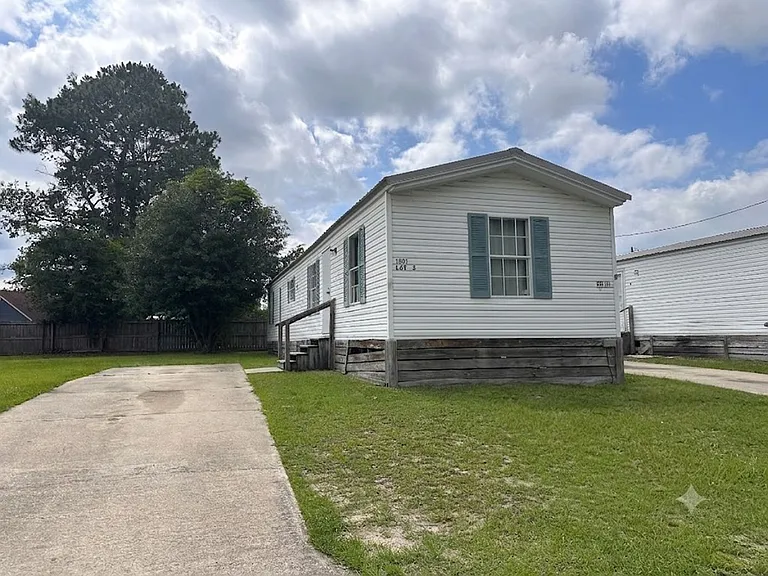 1301 Idella Walker Rd — Photo 2