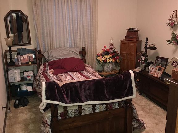 4th image of 212 Ash St