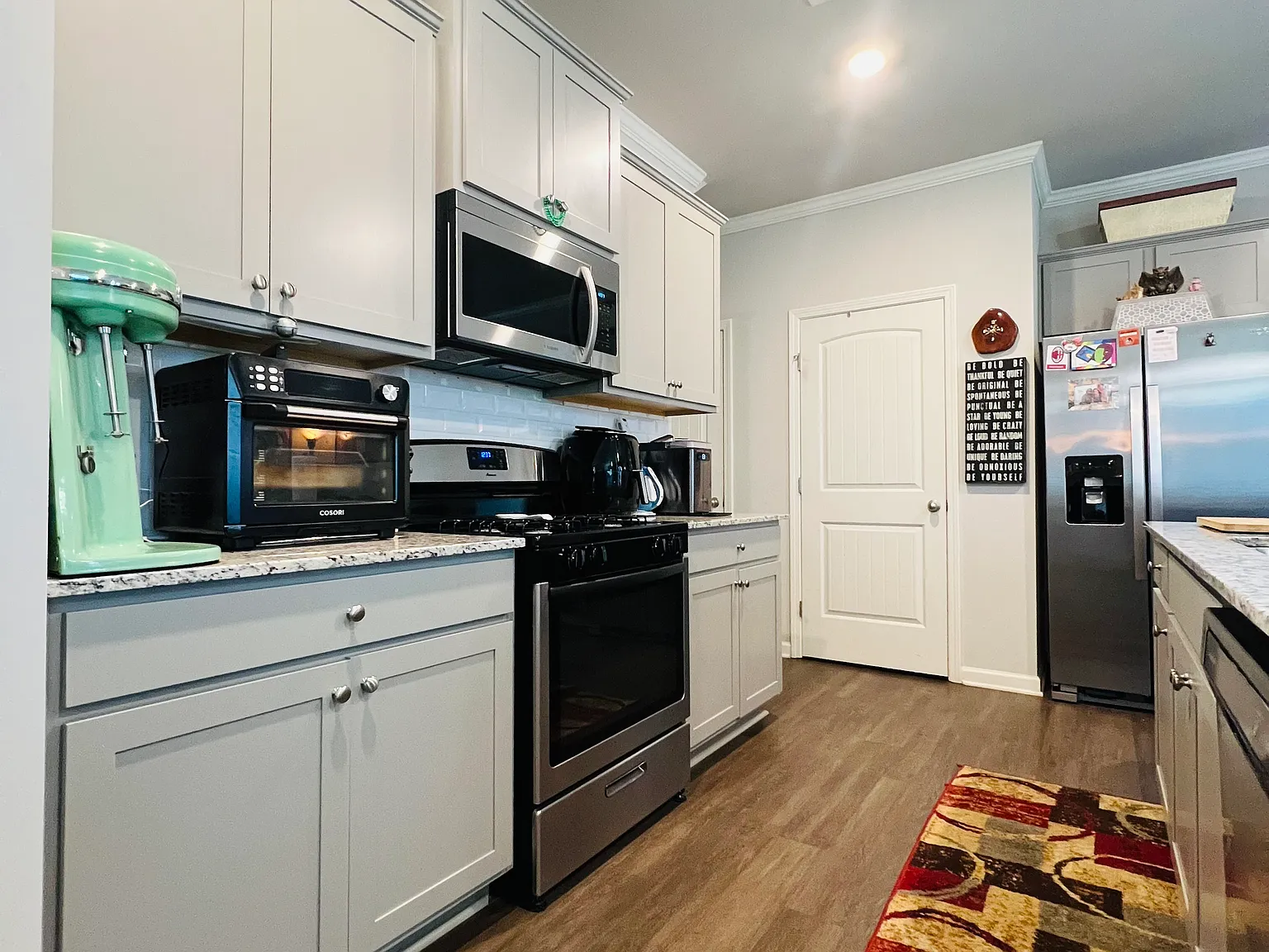 4 bed, 2.5 bath, 1927 sqft, $2,250 — Photo 2