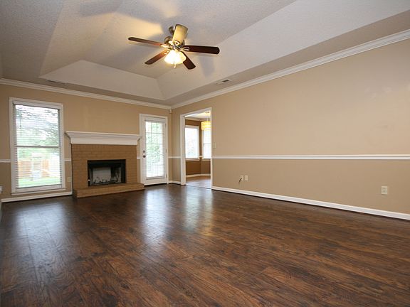 4th image of 104 Hollington Dr NE