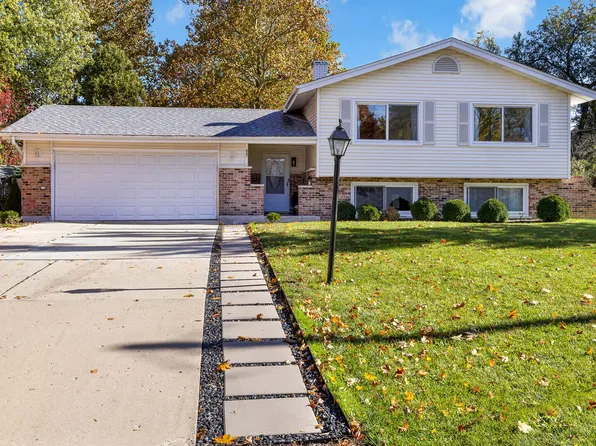 437 Eagle View Dr, Carol Stream, IL 60188