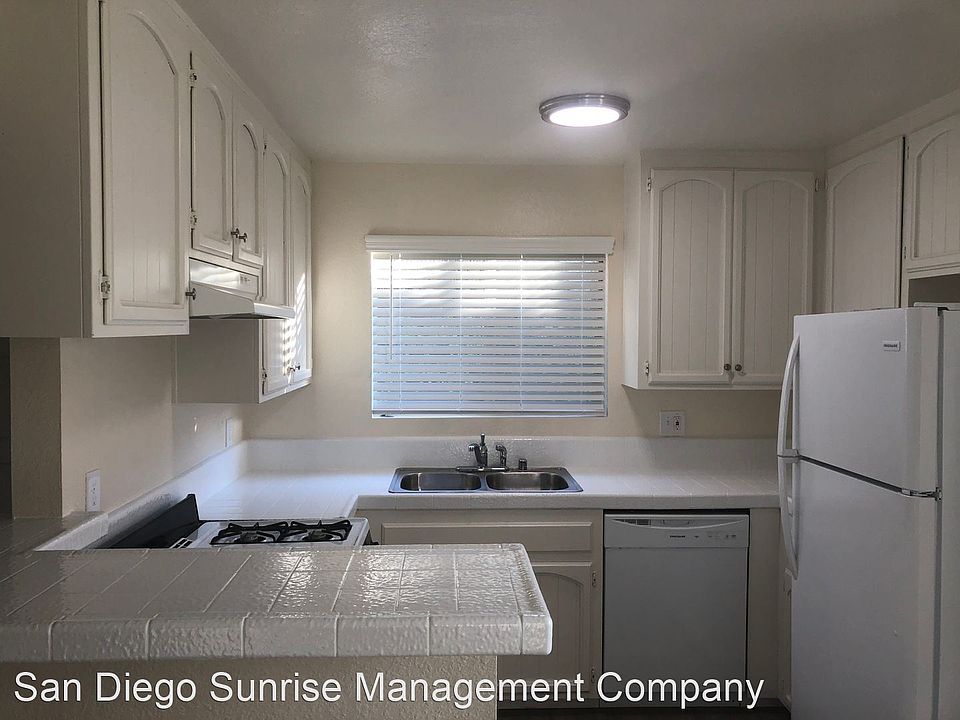 1st image of 4672 Kensington Dr #B