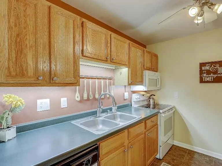 142 Heidel Rd — Photo 9
