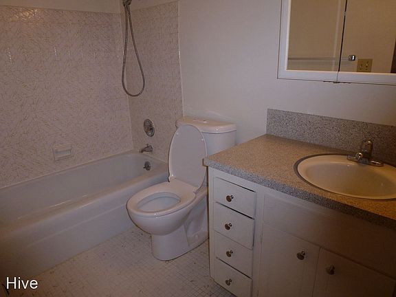 3rd image of 7101 Roosevelt Way NE APT 107