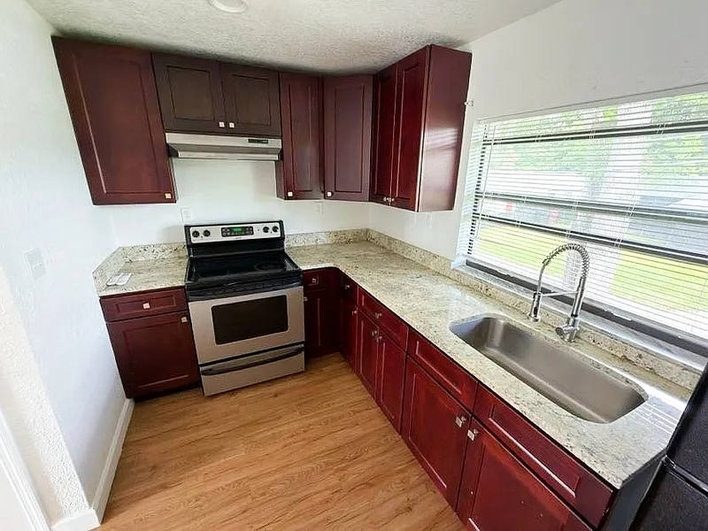 813 W Jefferson St #5