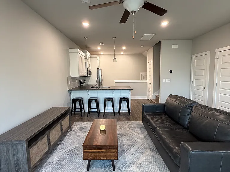 2176 W Moore Ln — Photo 3