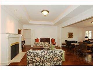 4th image of 343 W Oakwood Blvd