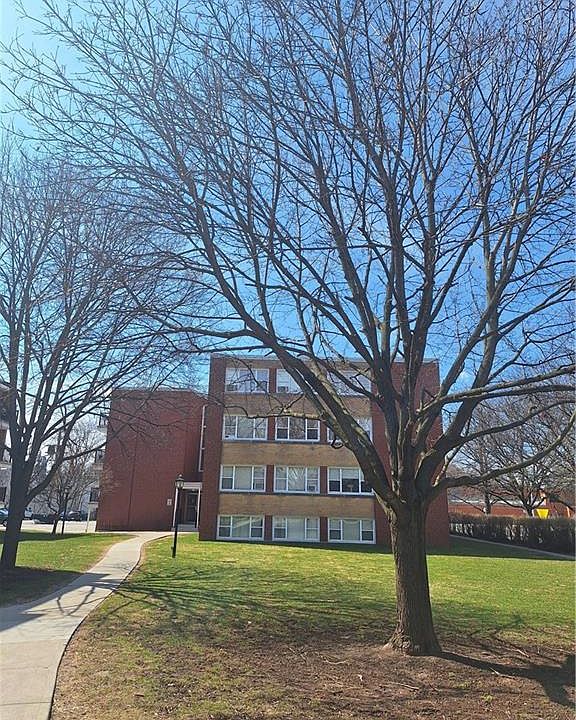 1st image of 2052 Courtland Dr #303