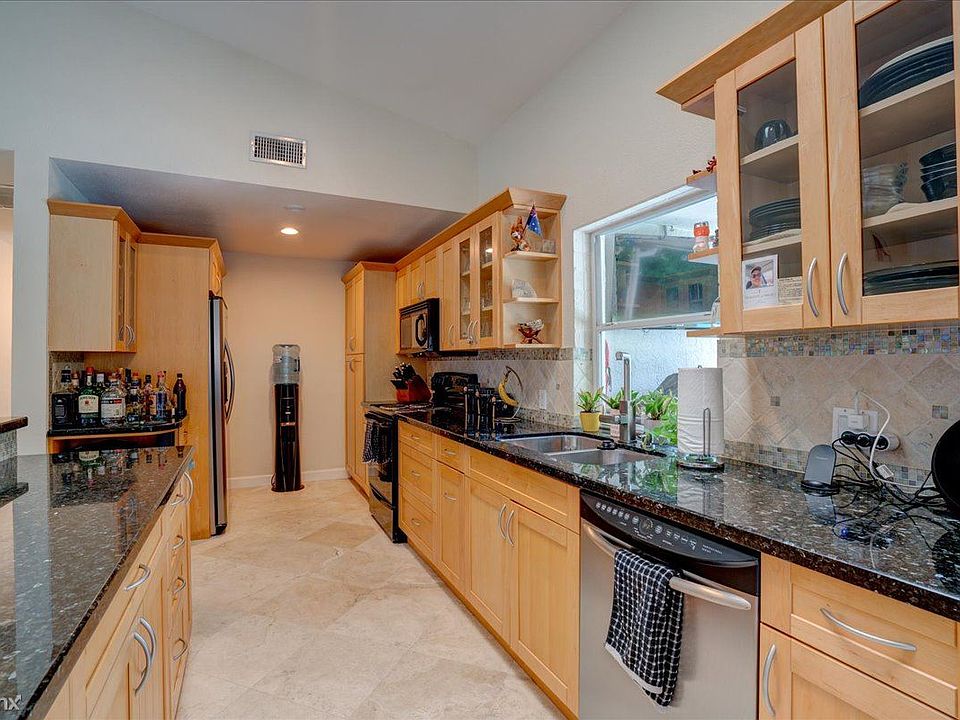 16-620 NW 10th Ct-33