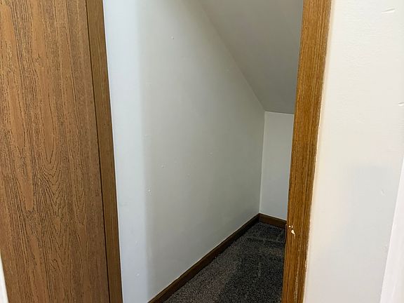 5th image of 486 N School St