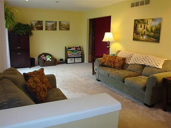 2nd image of 2815 Tuebingen Pkwy