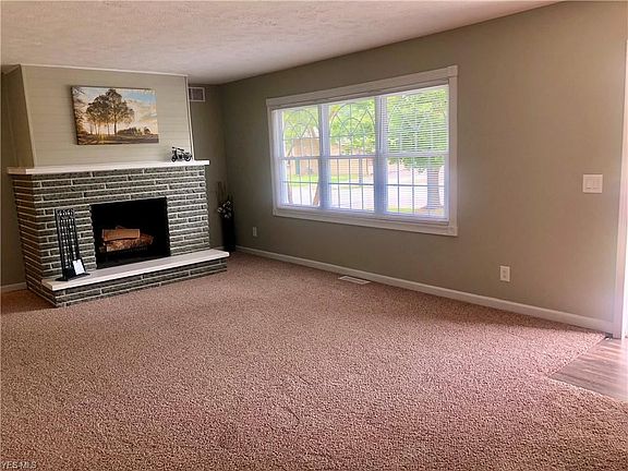 5th image of 1390 Carole Dr