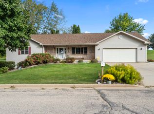 708 Prairie Hills Dr, Dodgeville, WI 53533