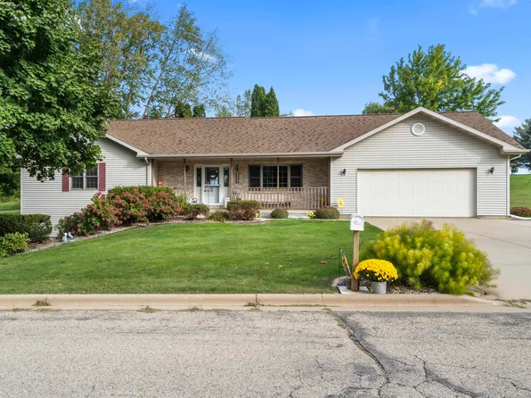 708 Prairie Hills Dr, Dodgeville, WI 53533