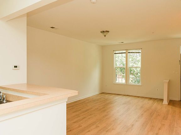 4th image of 580 Radford Ln Unit 202