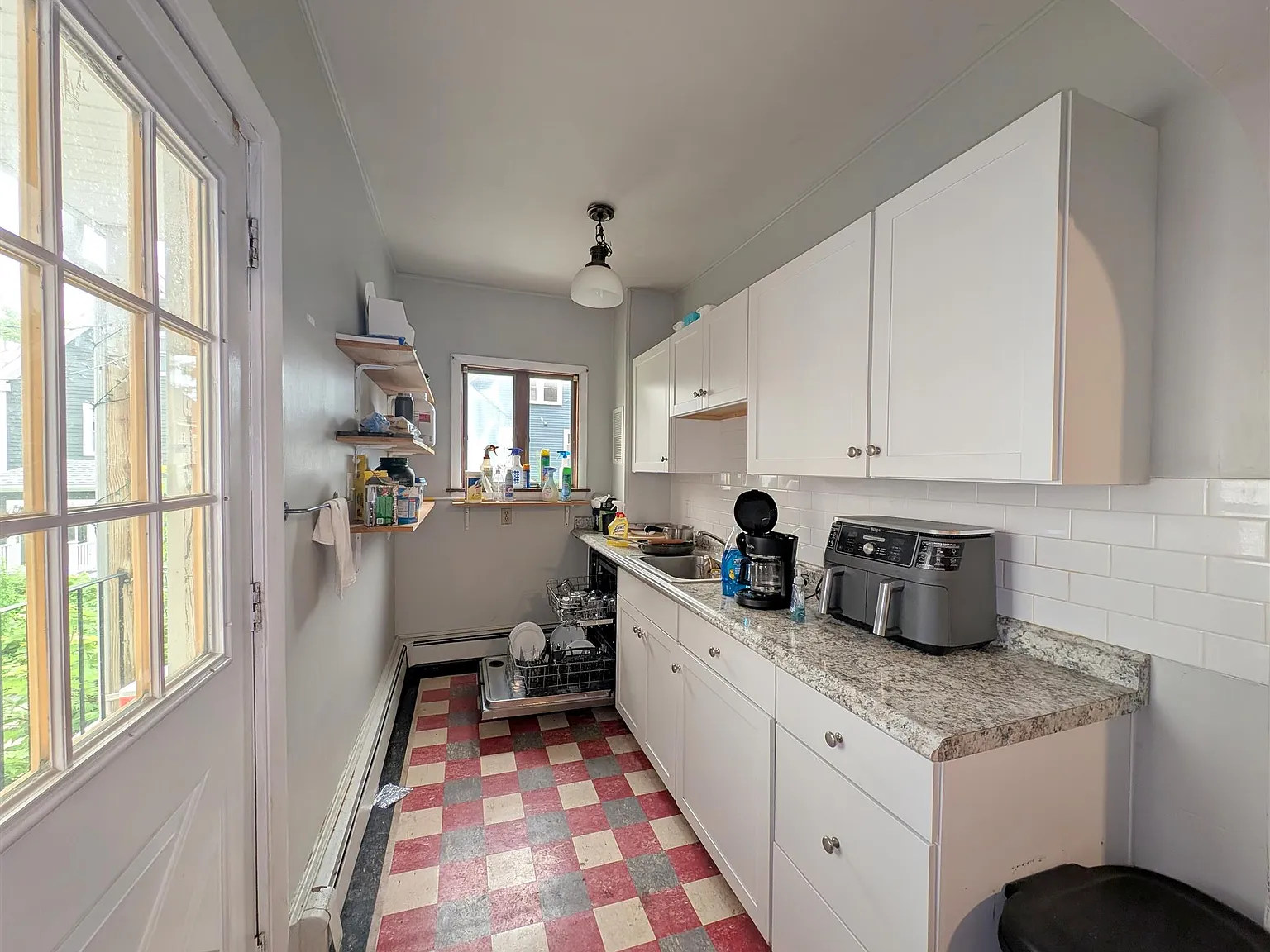 3 bed, 1300 sqft, $3,400 — Photo 2