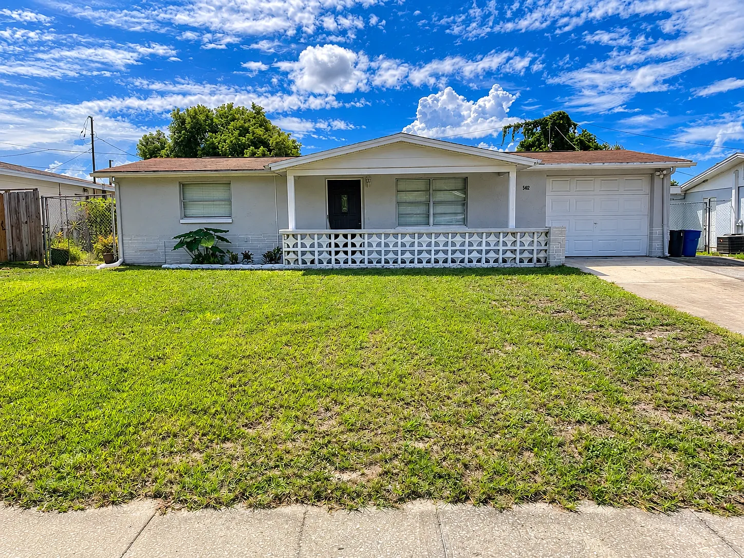 3 bed, 932 sqft, $1,600 — Photo 2