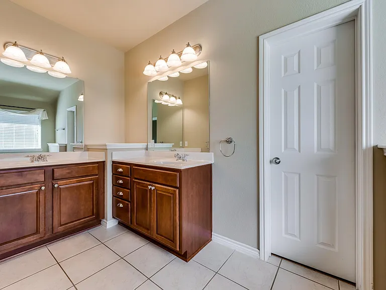 15417 Landing Creek Ln — Photo 8