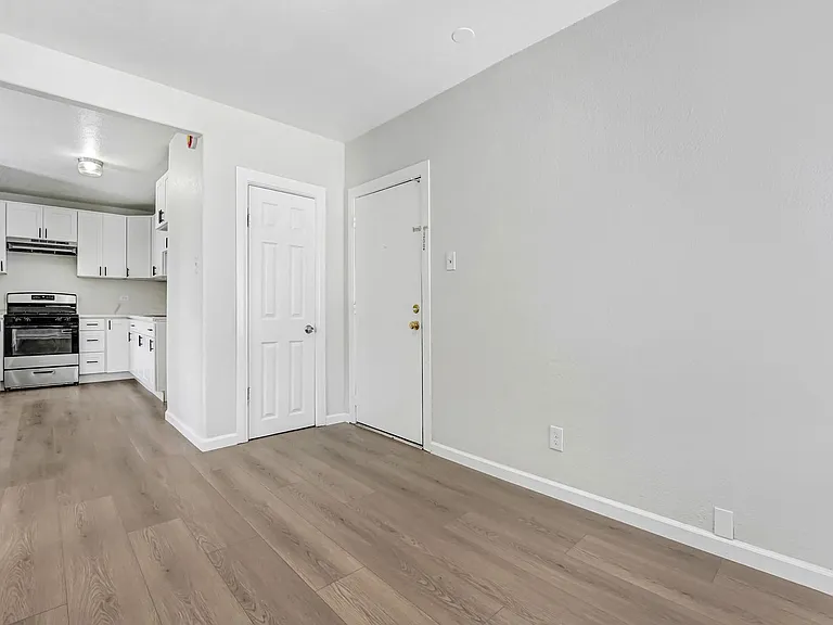 113 California Avenue — Photo 2