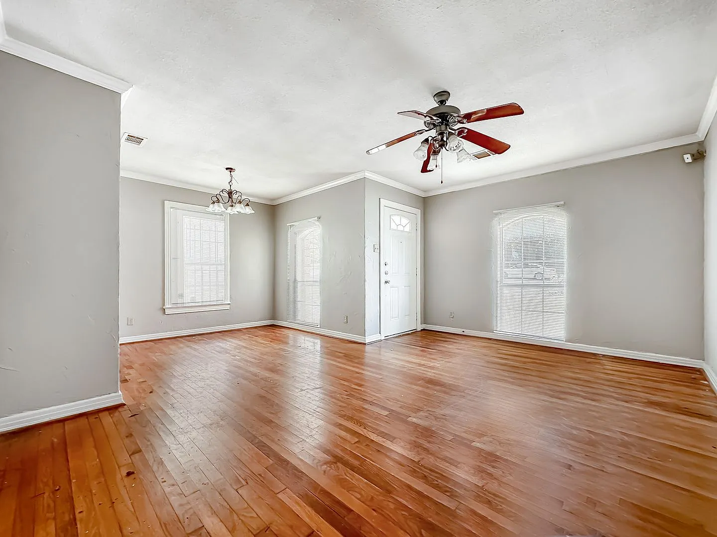 3 Bedroom, 2 Bath in Parkdale Addition! — Photo 3