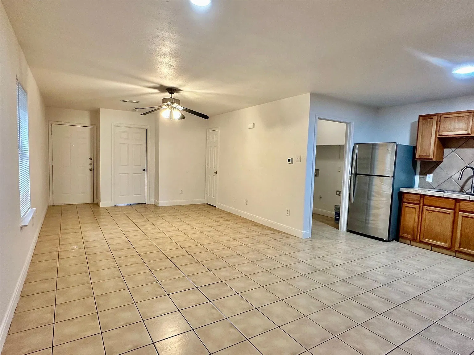 3 bed, 2.0 bath, 1200 sqft, $1,400 — Photo 2