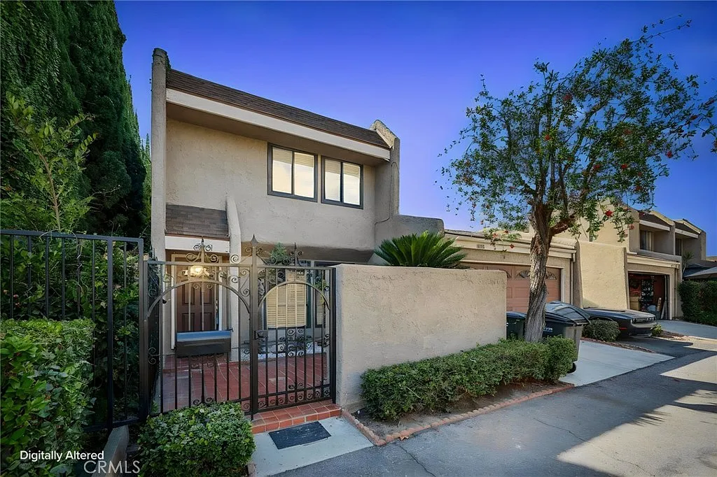 3 bed, 1.5 bath, 1124 sqft, $3,475 — Photo 2
