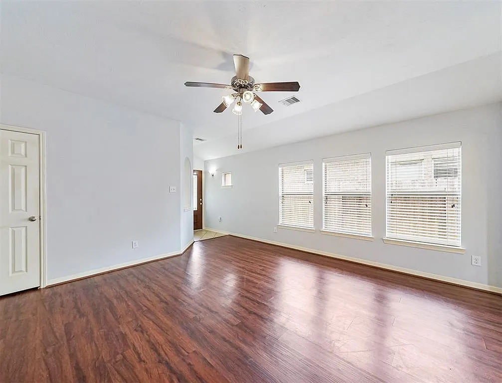 3 bed, 1341 sqft, $1,950 — Photo 2