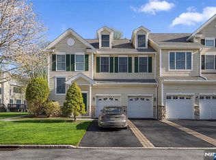 36 Woods Edge Rd, Old Tappan, NJ 07675