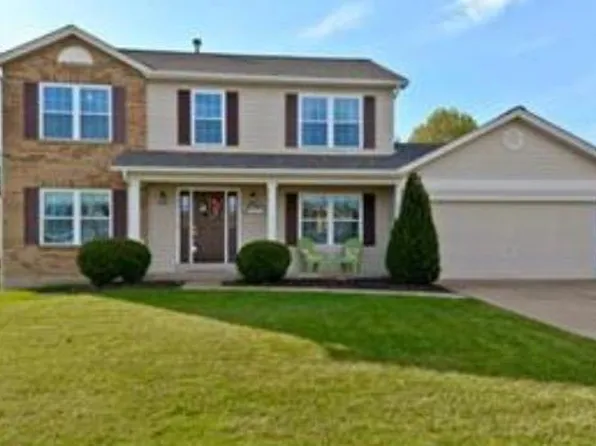 5830 Walnut Creek Blvd, Saint Charles, MO 63304