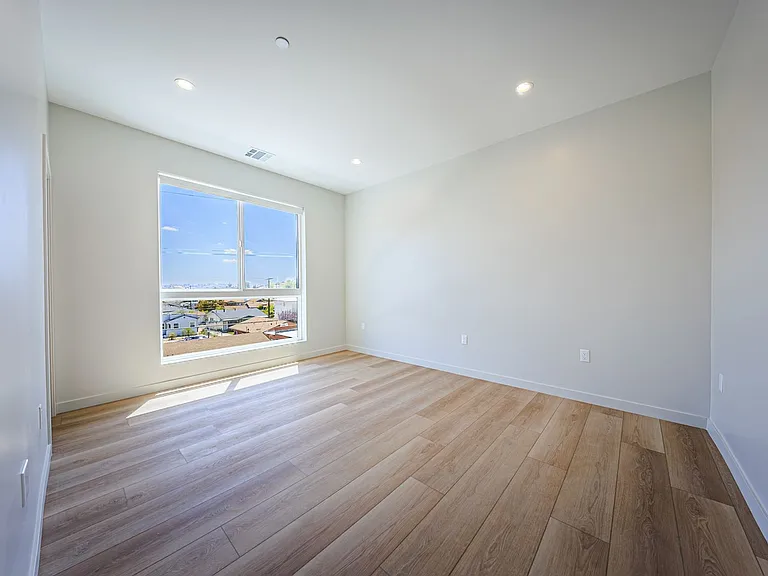 Rare Brand New Luxury Townhomes in Trendy Highland Park — Photo 28