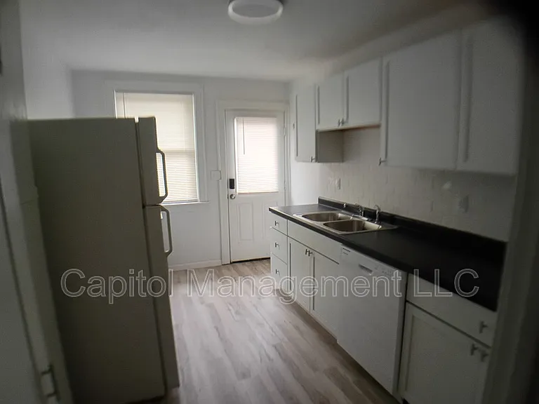 316 W Saginaw St #1/2 — Photo 11