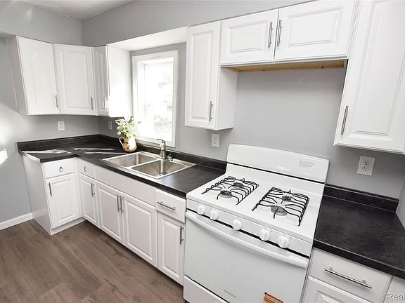 3rd image of 2390 E Boatfield Ave