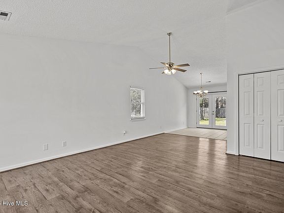 5th image of 4641 Weybridge Lane