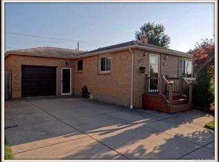 15 Davidson Dr, Depew, NY 14043