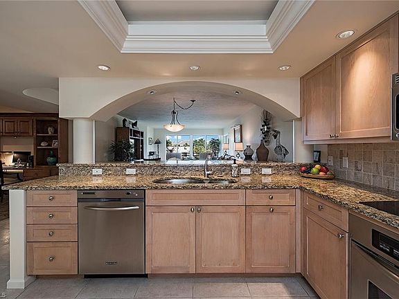 4th image of 305 Park Shore Dr