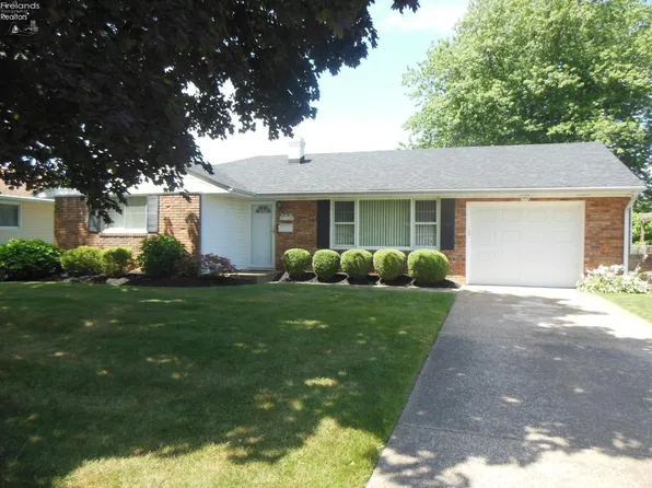 2713 Peterson Ln, Sandusky, OH 44870