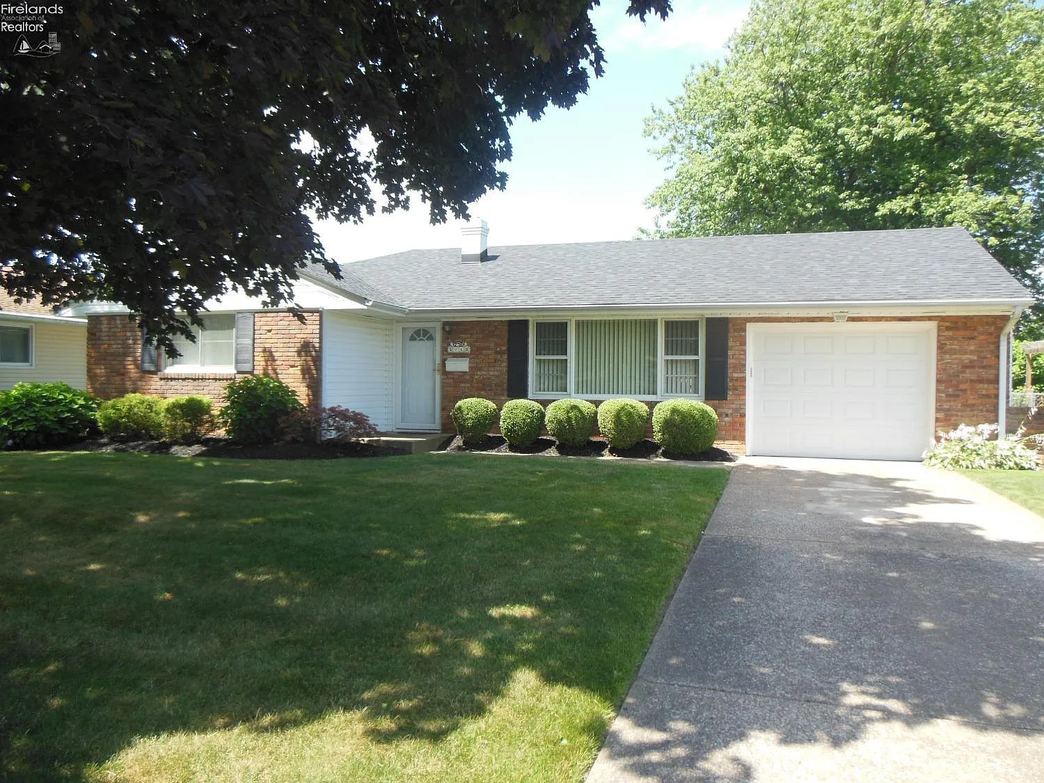 2713 Peterson Ln photo 1