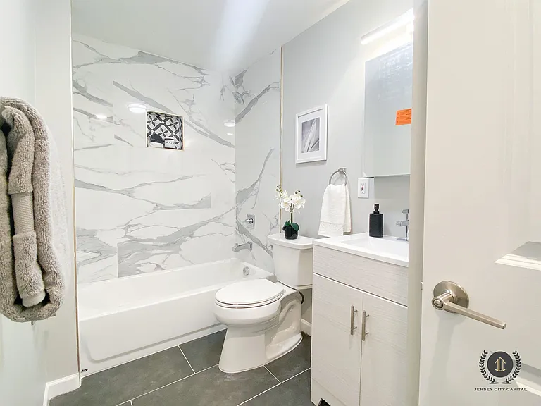93 Roosevelt Ave #3L — Photo 10