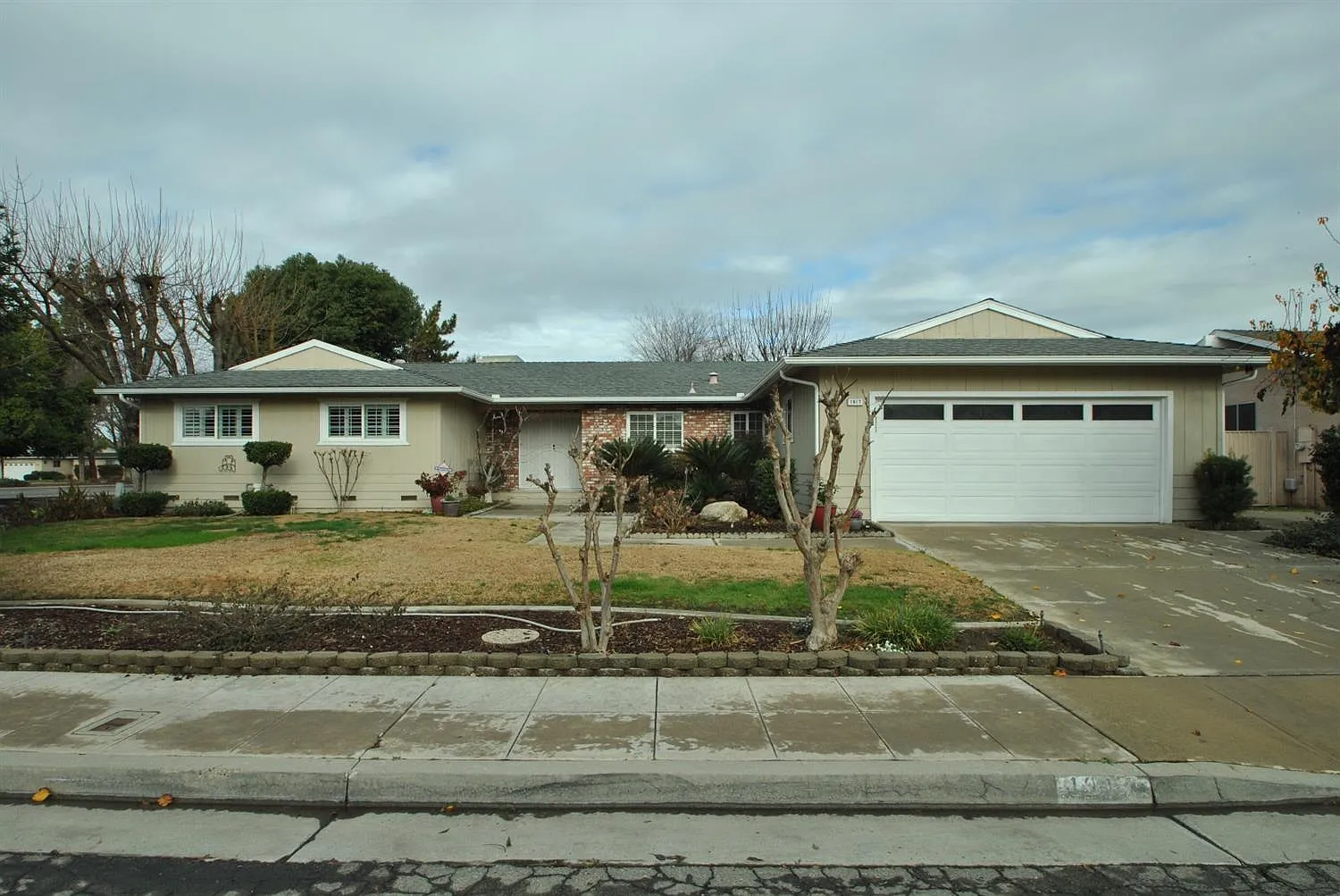 1817 Mitchell Ave photo 1