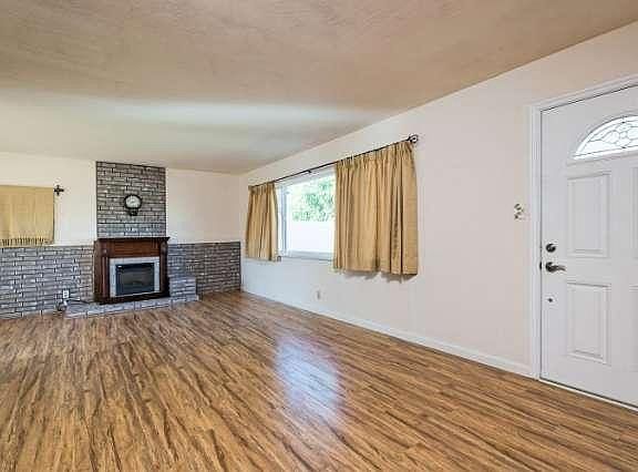 5th image of 232 Banner Ave
