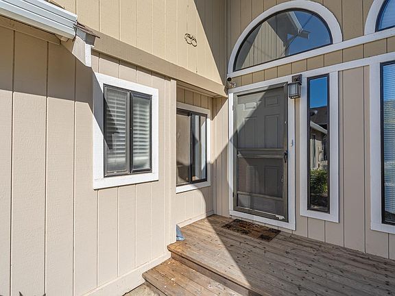 3rd image of 17166 Creekside Cir